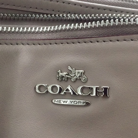 Never Used leather Coach tote w/detachable strap - Picture 8 of 8